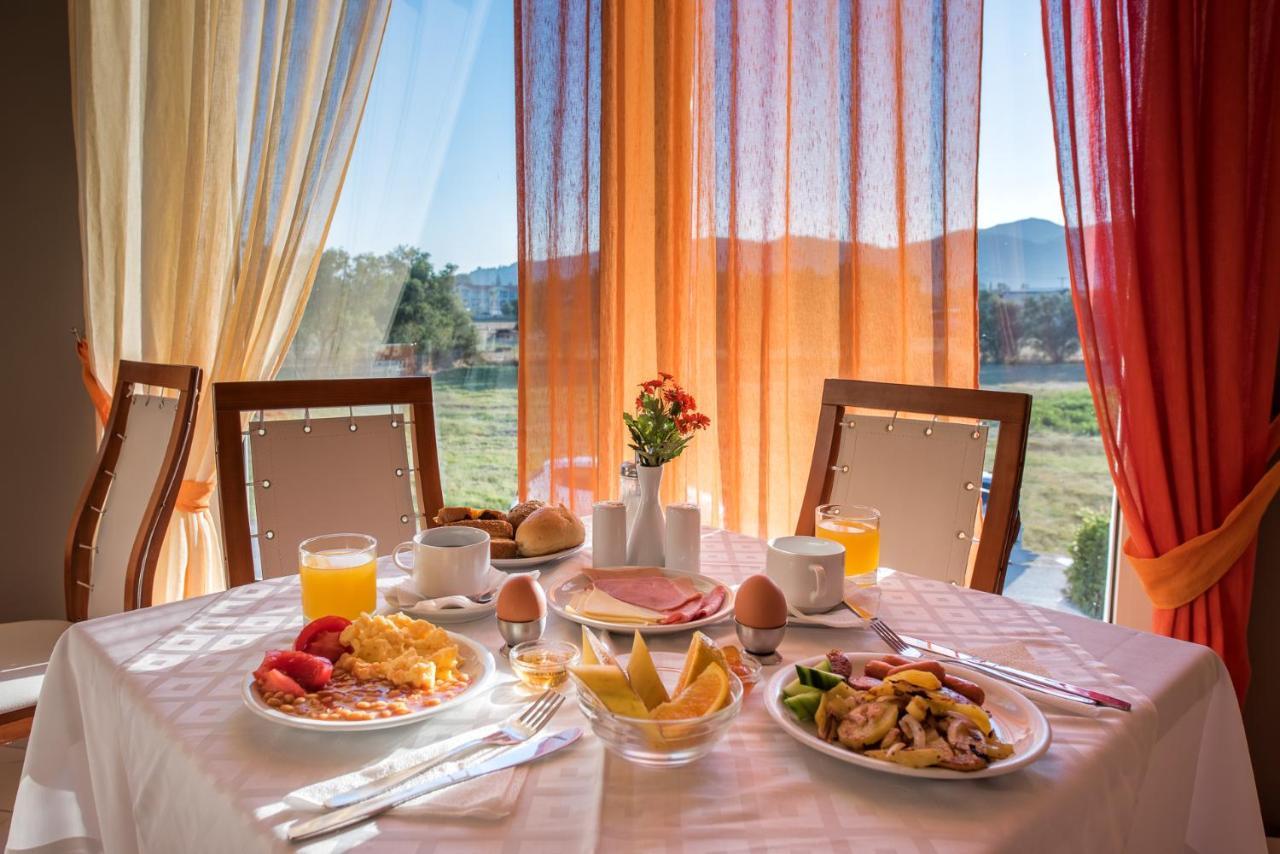 Denny'S Inn Kalamaki  Bagian luar foto