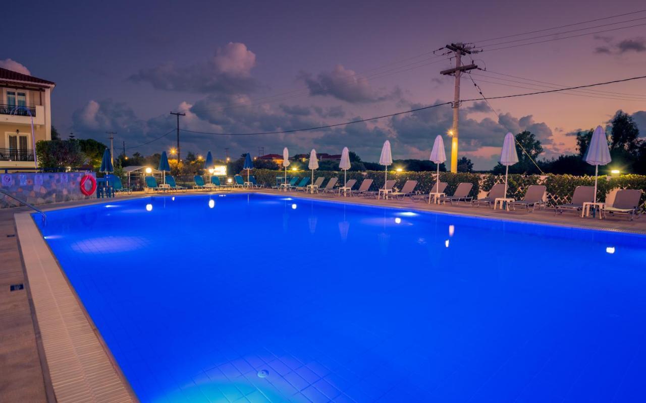 Denny'S Inn Kalamaki  Bagian luar foto