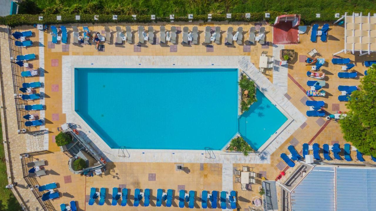 Denny'S Inn Kalamaki  Bagian luar foto