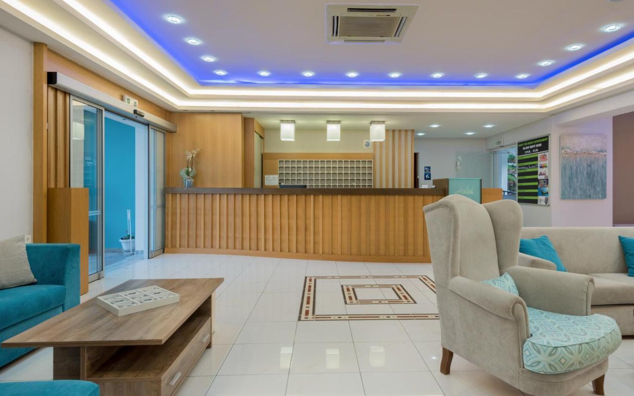 Denny'S Inn Kalamaki  Bagian luar foto
